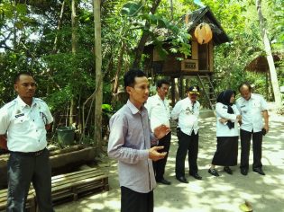 RHD. Darmawan Denassa Menyambut Tim Verifikasi Kecamatan Sehat di Rumah Hijau Denassa, Gowa 14.11.2018