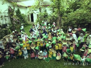 RHD. Peserta Outing Class TK Mamajang Makassar di Rumah Hijau Denassa (RHD)