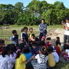 BELAJAR DI SAWAH. Outing Class Rumah Hijau Denassa (RHD) belajar di sawah Salekowa