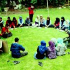 English Club of SMAN 1 Bontonompo dalam acara ESD di Rumah Hijau Denassa (RHD) 13/3/2013. Foto: Denassa