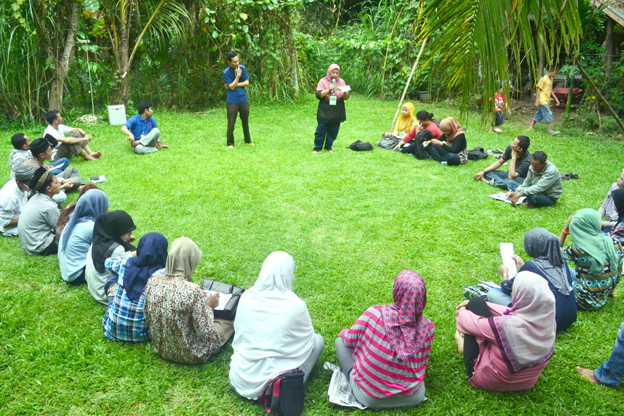 Workshop Jurnalisme Warga oleh The Gowa Center di Rumah Hijau Denassa (20/7/13)