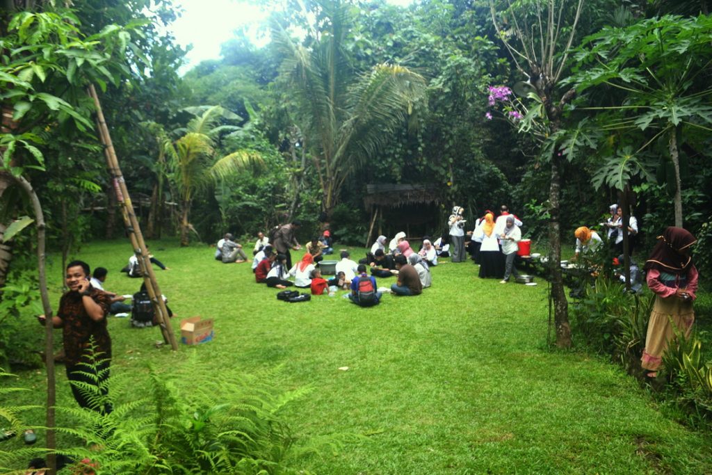 RHD. Kunjungan PKL Peserta Diklat TBM se-Sulawesi ke TBM Denassa di Rumah Hijau Denassa (RHD) Jumat, 14 April 2016 (Foto: Darmawan Denassa)