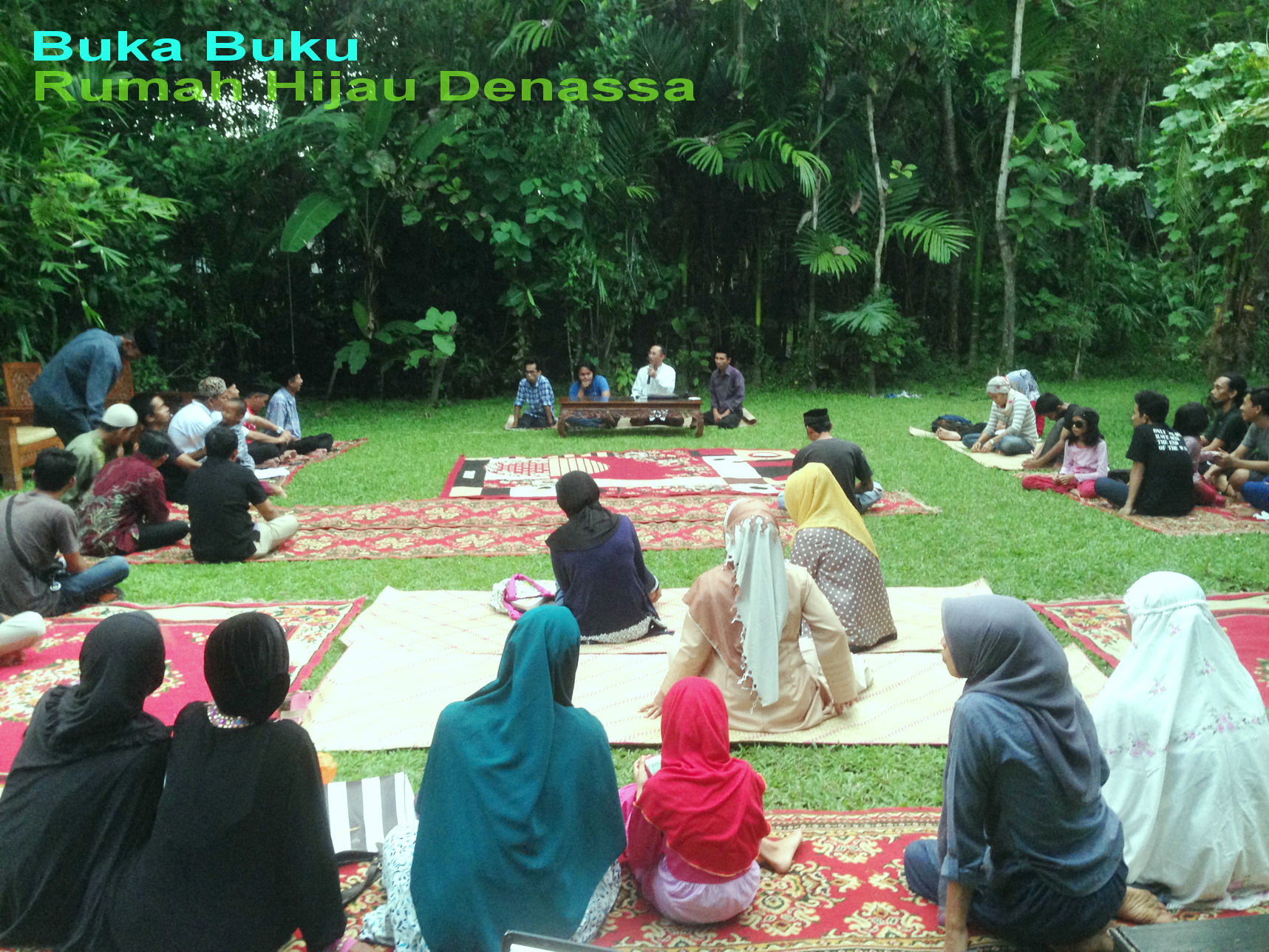 RHD. Buka Buku di Pelataran Mappasomba, Rumah Hijau Denassa (RHD) Ahad, 03 Juli 2016