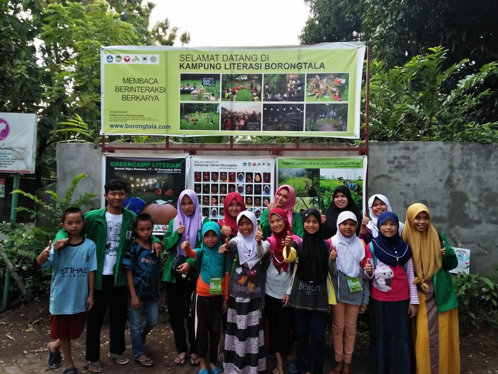 RHD. Peserta dan Fasilitator Kelas Menari di Rumah Hijau Denassa (RHD)