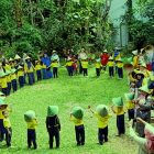 RHD. Peserta Didik, Orang Tua, dan Guru TK Putra 1 Makassar di Pelataran Mappasomba Rumah Hijau Denassa (18.12.2019)