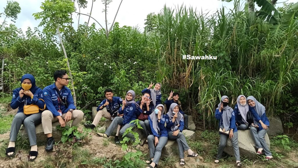 RHD. Mahasiswa Kelas B Semester Tiga, Prodi MICE, Poltekpar Makassar Saat Cek Lokasi di Sawahku