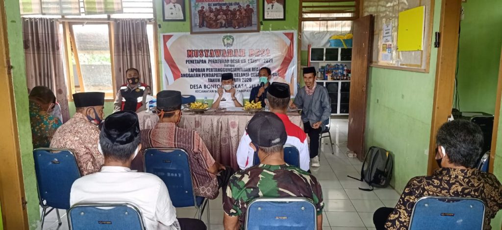 RHD. Darmawan Denassa (Kanan), Firmansyah (Ketua TBM Bontolangkasa Selatan), Firman (Kades Bontolangkasa Selatan), Babimkantibmas Bontolangkasa Selatan (27.01.2021)