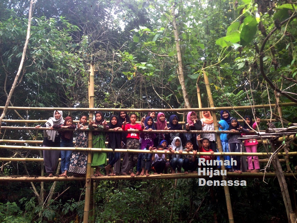 Kelas Komunitas RHD Belajar di Kebun