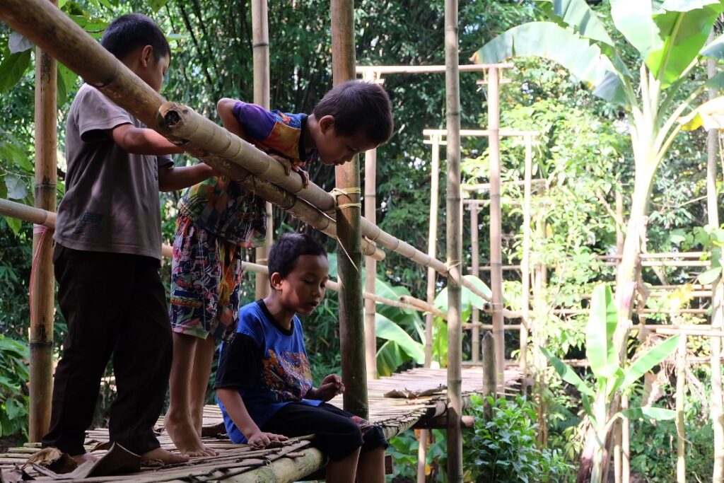 Belajar dan Mengamati Aneka Sayur dan Tanaman di Kebun RHD dari Sky Garden