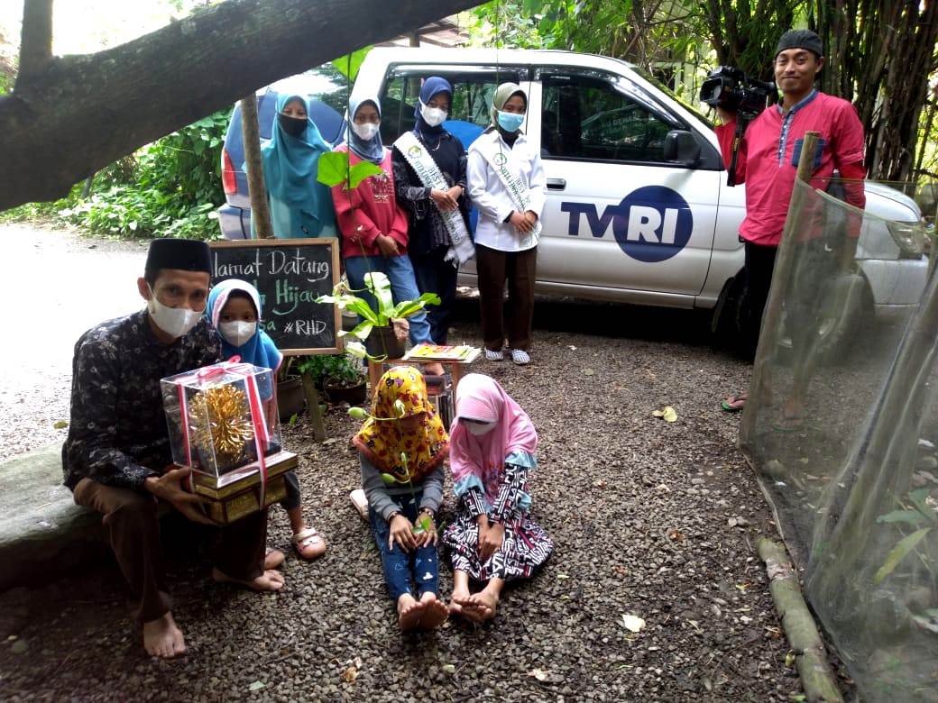 RHD. Denassa bersama Kelas Komunitas dan Crew TVRI di Rumah Hijau Denassa (RHD)